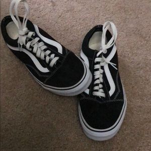 Black lace low top vans